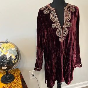 Beautiful velvet tunic!